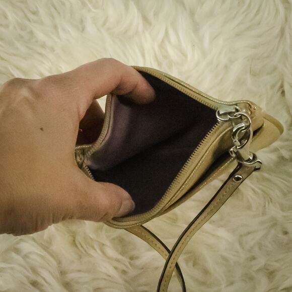 Coach Champagne Gold Metallic Small Zip Closure Wristlet Clutch Bag Purse - Picture 5 of 6